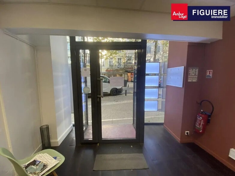 Local commercial dans Salon-de-Provence à louer - Hall d’entrée – Image 3 sur 12