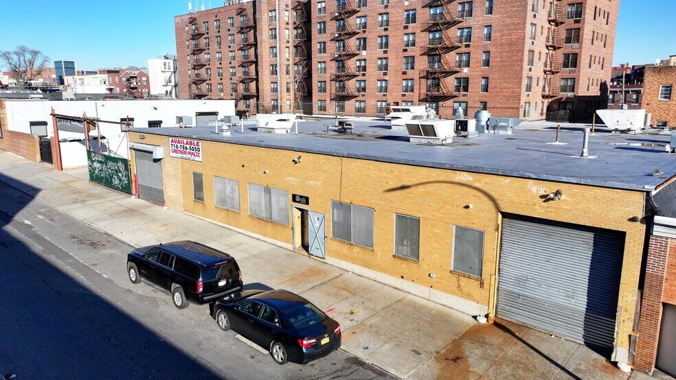 4855-4865 36th St, Long Island City, NY à louer - Photo de l’immeuble – Image 2 sur 4