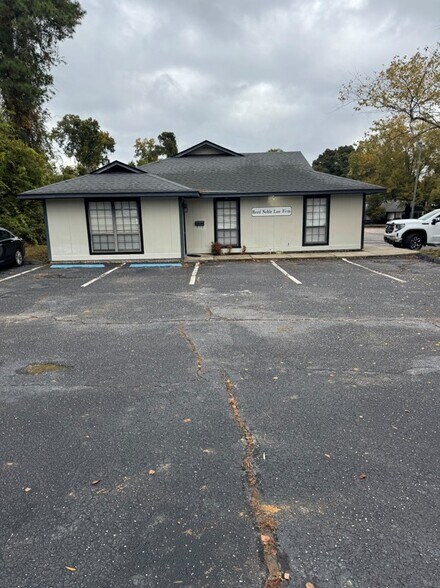 5114 Yadkin Rd, Fayetteville, NC à vendre - Photo de l’immeuble – Image 2 sur 16