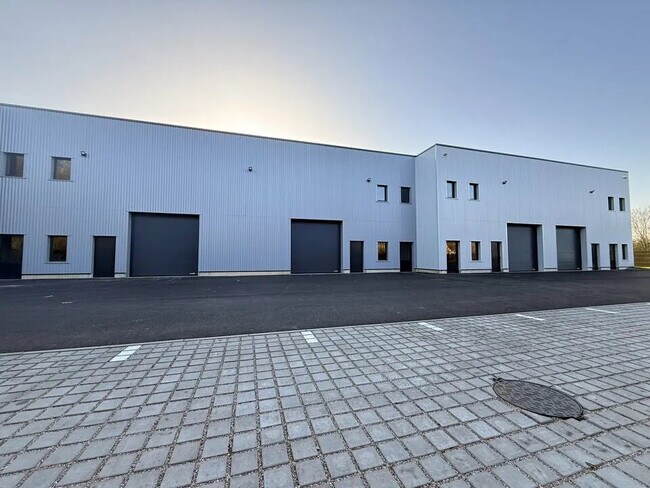 Plus de détails pour Local d'activités à louer