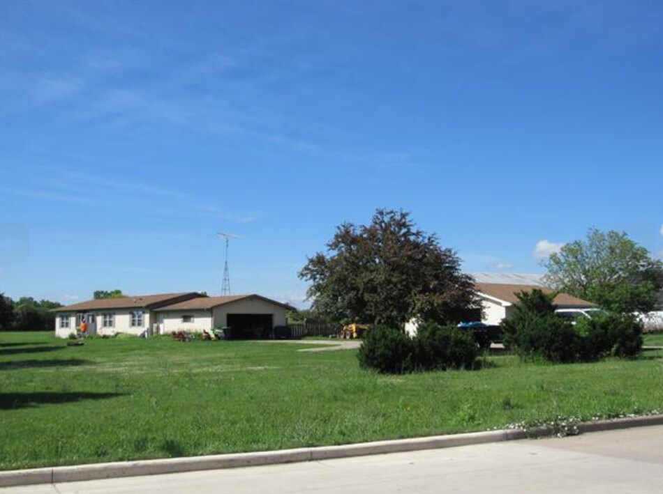 265 W Ripple Ave, Oshkosh, WI à vendre Photo principale– Image 1 sur 3