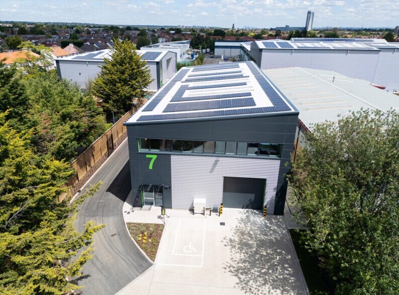 7 Fullers Way, Surbiton à louer - Photo de l’immeuble – Image 2 sur 2