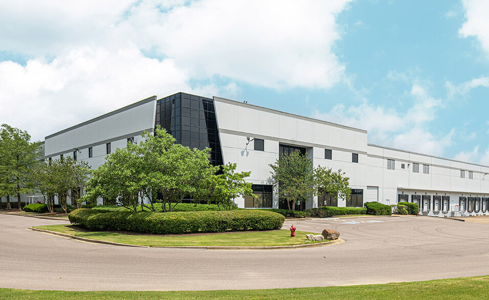 5300 Hickory Hill Rd, Memphis, TN à louer - Photo de l’immeuble – Image 1 sur 15