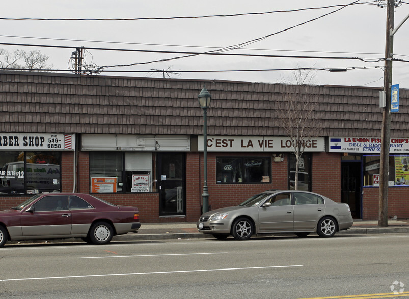 257-259 Nassau Rd, Roosevelt, NY à vendre - Photo de l’immeuble – Image 2 sur 8