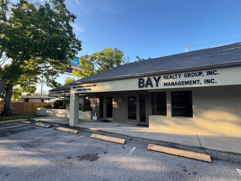 32502 US Highway 19 N, Palm Harbor, FL à louer - Photo de l’immeuble – Image 2 sur 15