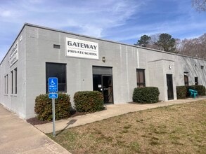 7639 Crab Thicket Rd, Gloucester, VA à louer Photo de l’immeuble– Image 1 sur 2