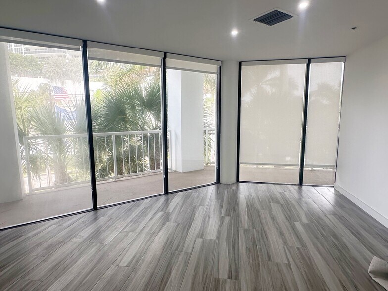 300 Alton Rd, Miami Beach, FL à louer - Photo intérieure – Image 2 sur 29