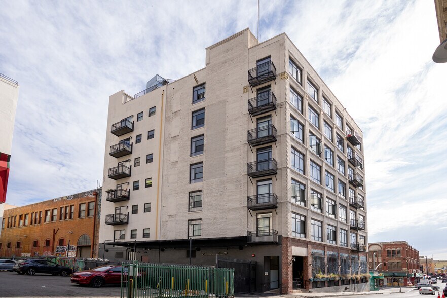 117 Winston St, Los Angeles, CA à vendre - Photo de l’immeuble – Image 2 sur 16