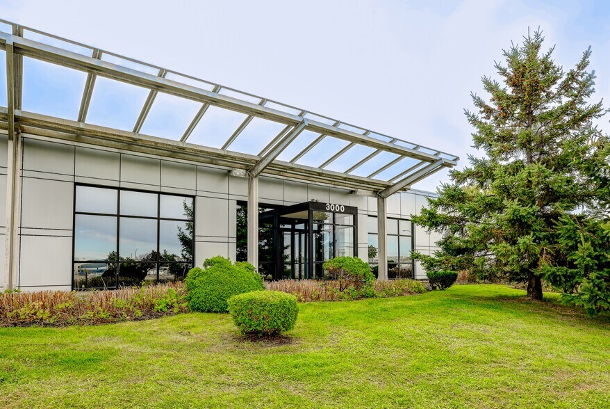3000 Aut Transcanadienne, Pointe-claire, QC à louer - Photo de l’immeuble – Image 1 sur 12