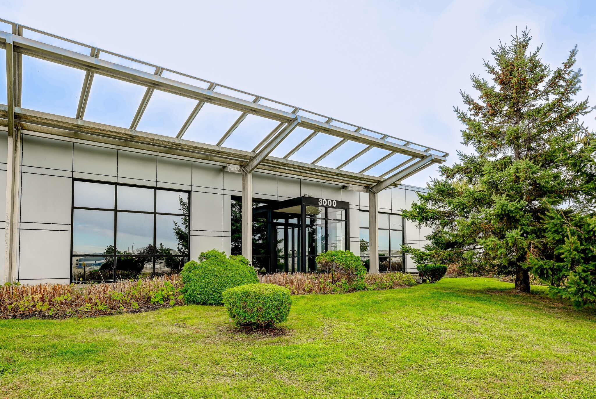 3000 Aut Transcanadienne, Pointe-claire, QC à louer Photo de l’immeuble– Image 1 sur 13