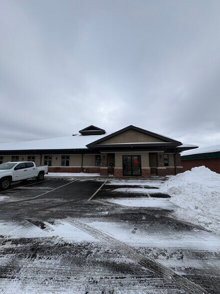 4257 Southtowne Dr, Eau Claire, WI à louer - Photo principale – Image 1 sur 25