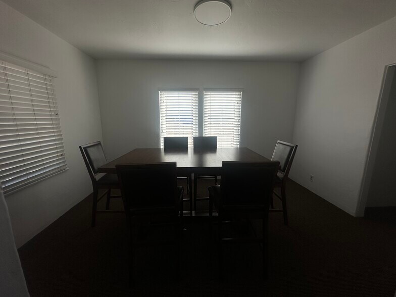 2017 Brundage Ln, Bakersfield, CA à louer - Photo de l’immeuble – Image 3 sur 16