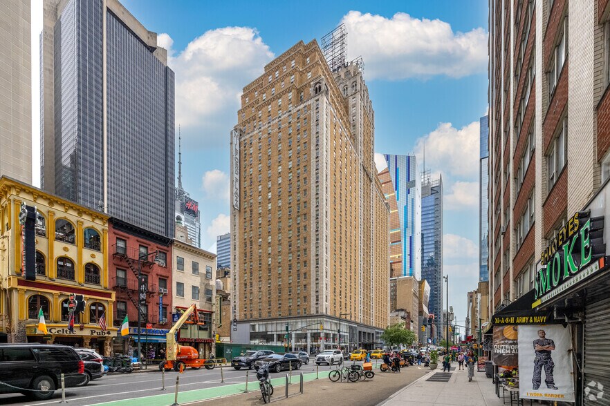 700 8th Ave, New York, NY à louer - Photo principale – Image 1 sur 5