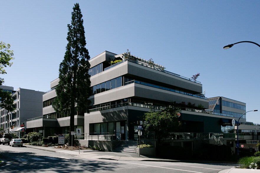 233 W 1st St, North Vancouver, BC à louer - Photo de l’immeuble – Image 2 sur 6