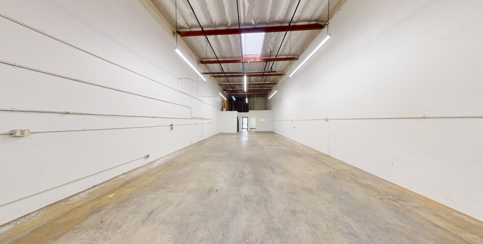 1953 Obispo Ave, Signal Hill, CA à louer - Photo de l’immeuble – Image 3 sur 5