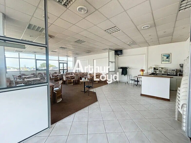 866 Route Départementale, Villeneuve-Loubet à louer - Photo de l’immeuble – Image 3 sur 5