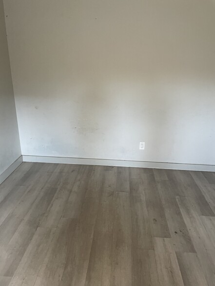 11715 124th St NW, Edmonton, AB à vendre - Photo de l’immeuble – Image 2 sur 17