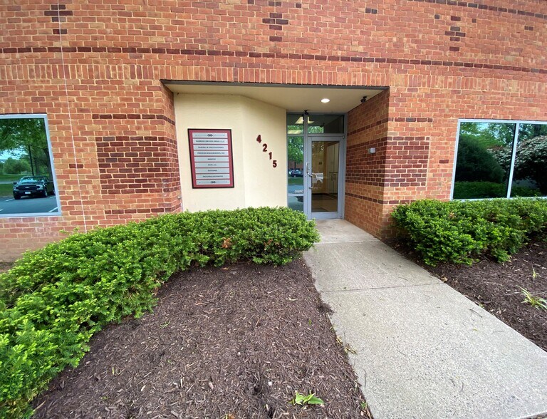 4215 Lafayette Center Dr, Chantilly, VA à louer - Photo de l’immeuble – Image 2 sur 3