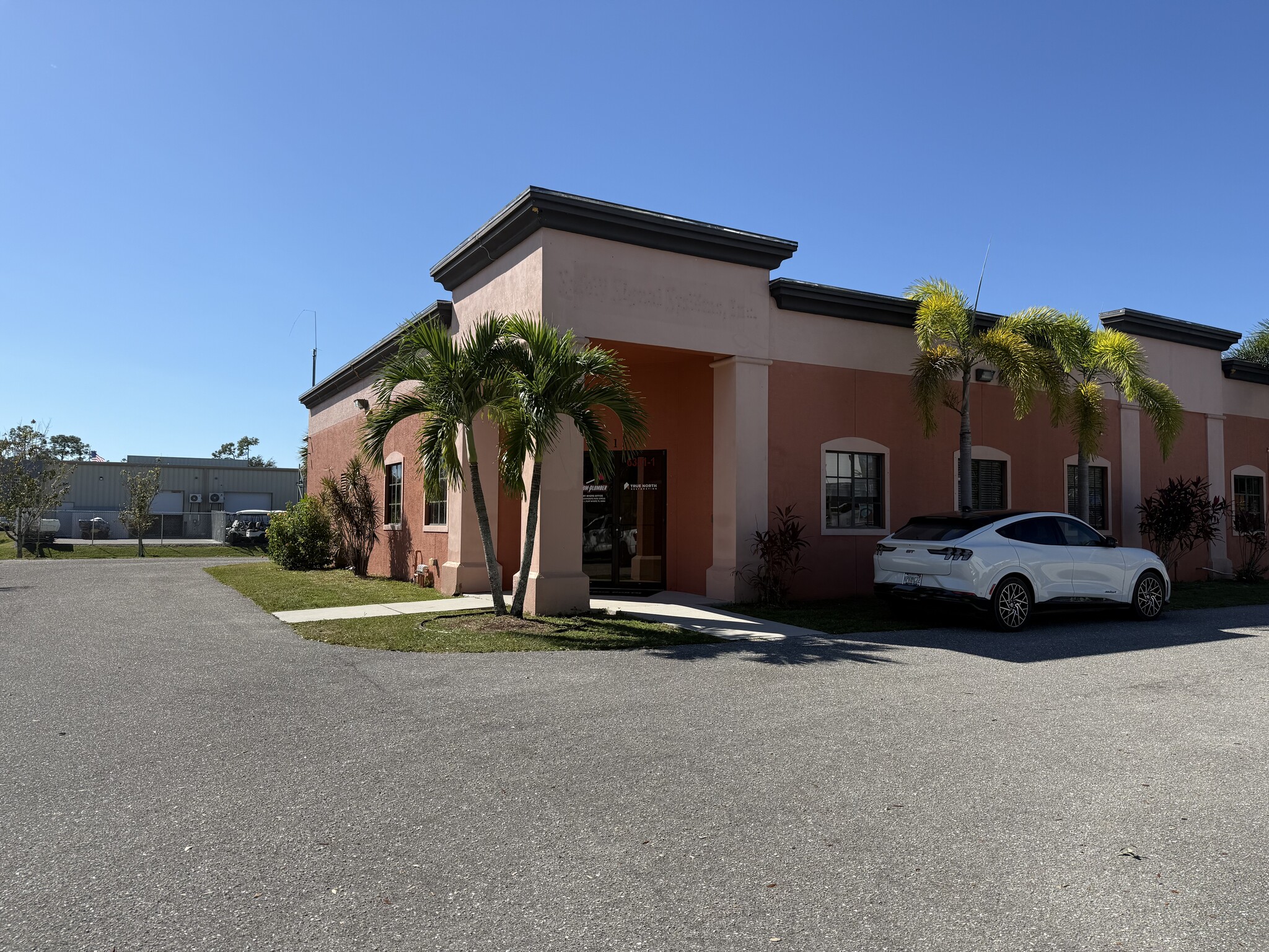 6391 Corporate Park Cir, Fort Myers, FL à vendre Photo de l’immeuble– Image 1 sur 29