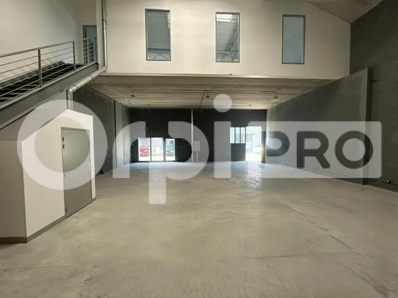 Bureau dans Vaux-le-Pénil à louer - Photo de l’immeuble – Image 2 sur 5