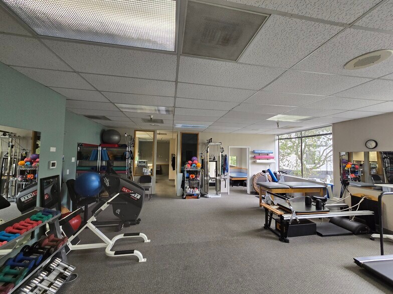 1225 Crane St, Menlo Park, CA à louer - Photo de l’immeuble – Image 3 sur 8