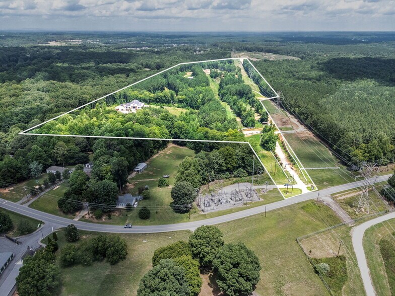 8178 Island Point Rd, Sherrills Ford, NC à vendre - Photo de l’immeuble – Image 2 sur 40