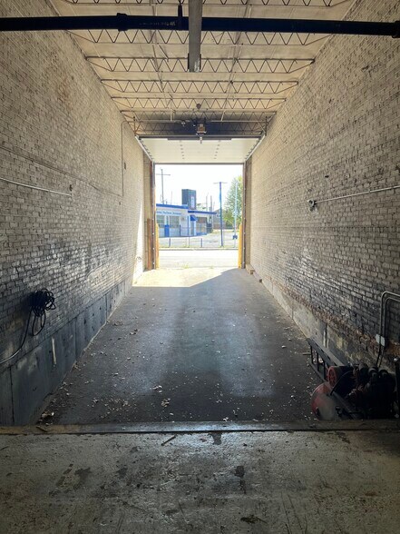 5707 N Northwest Hwy, Chicago, IL à louer - Photo de l’immeuble – Image 3 sur 9