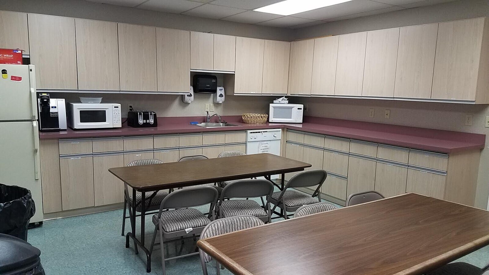 60 Westwood Ave, Waterbury, CT 06708 - Lot 100 -  - Photo intérieure - Image 1 of 4