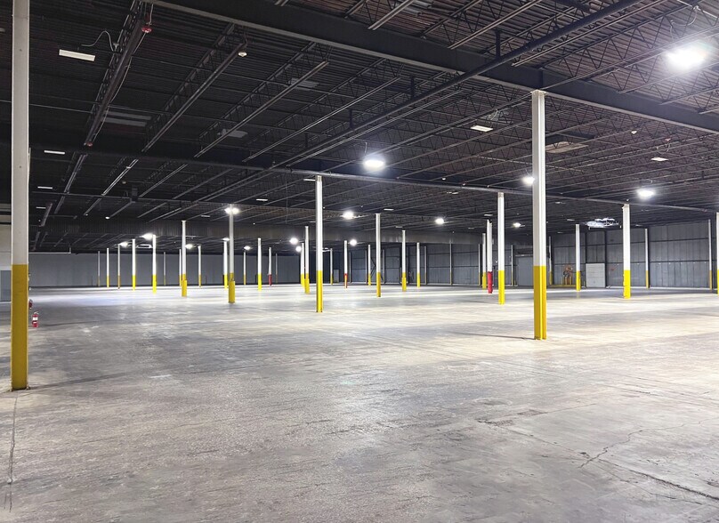 1010-1050 Sesame St, Bensenville, IL à louer - Photo intérieure – Image 2 sur 6