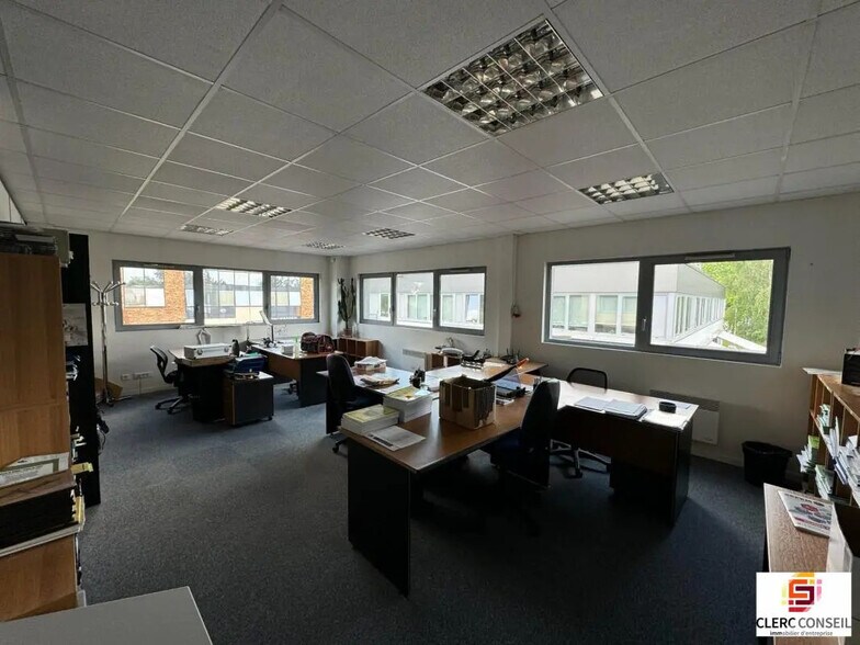 Bureau dans Mont-Saint-Aignan à louer - Photo de l’immeuble – Image 3 sur 24