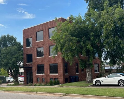 309 NW 9th St, Oklahoma City, OK à louer Photo de l’immeuble– Image 1 sur 3