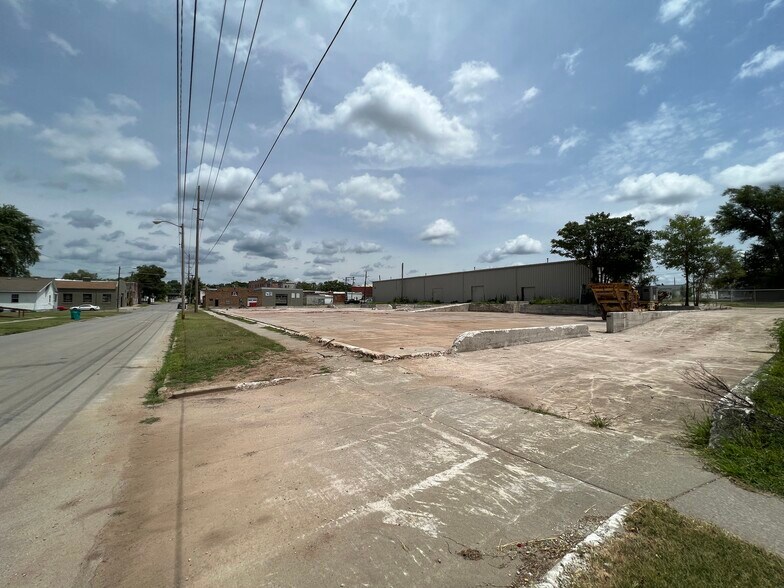 434 W Pacific St, Springfield, MO à vendre - Photo de l’immeuble – Image 2 sur 4