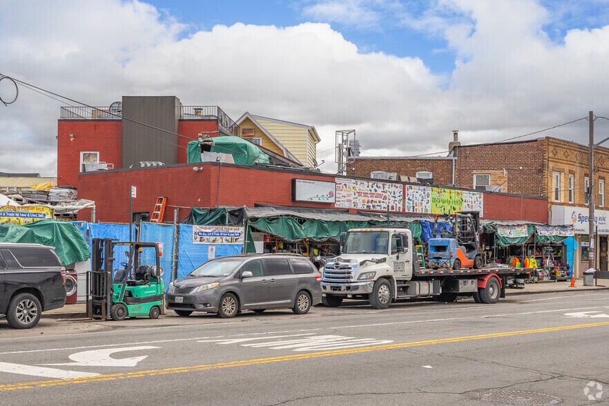 10909 Rockaway Blvd, South Ozone Park, NY à louer - Photo principale – Image 1 sur 5