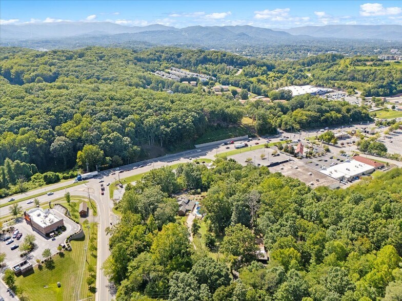 4402 Old Rocky Mount Rd SW, Roanoke, VA à vendre - Photo de l’immeuble – Image 2 sur 17