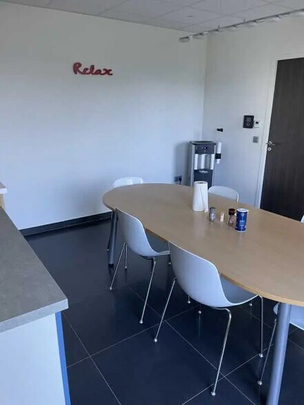 Local d'activités dans Creil à vendre - Photo intérieure – Image 2 sur 13