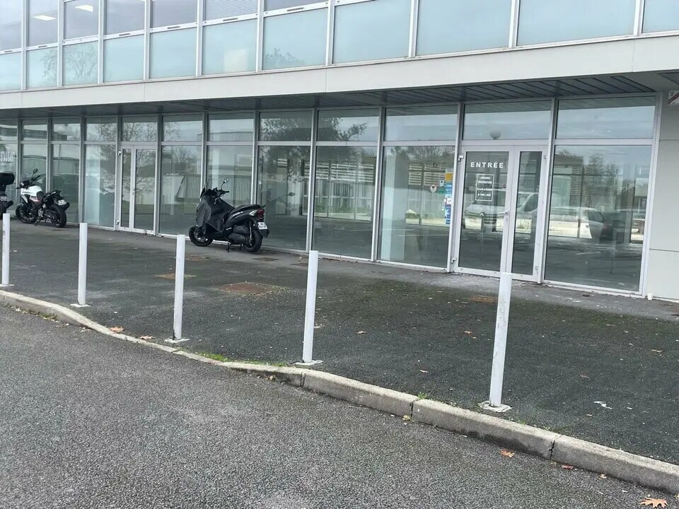 Bureaux/Local commercial dans Mérignac à louer Photo de l’immeuble– Image 1 sur 7