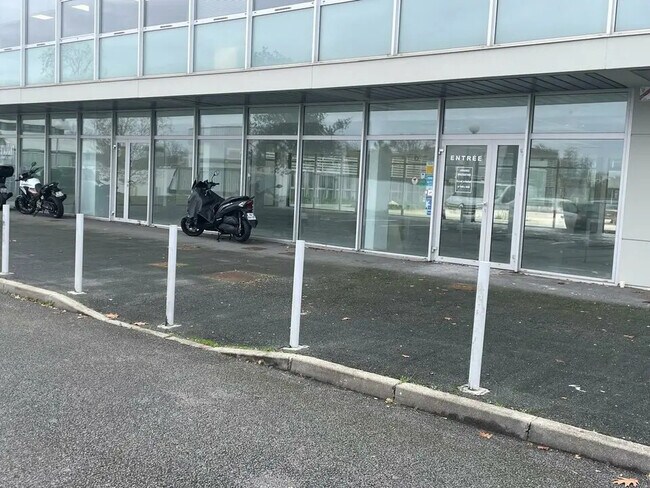 Plus de détails pour Bureau/Local commercial à louer