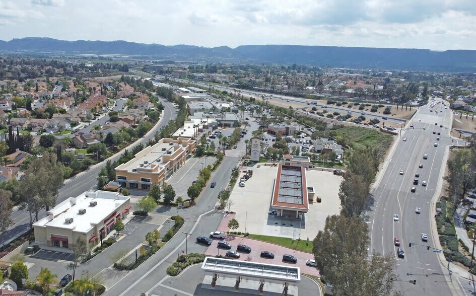 39565 Avenida Acacias, Murrieta, CA à vendre - Photo de l’immeuble – Image 3 sur 6