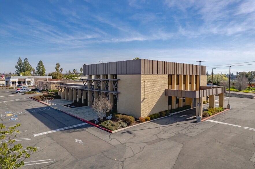 110 Harding Blvd, Roseville, CA à vendre - Photo de l’immeuble – Image 2 sur 10