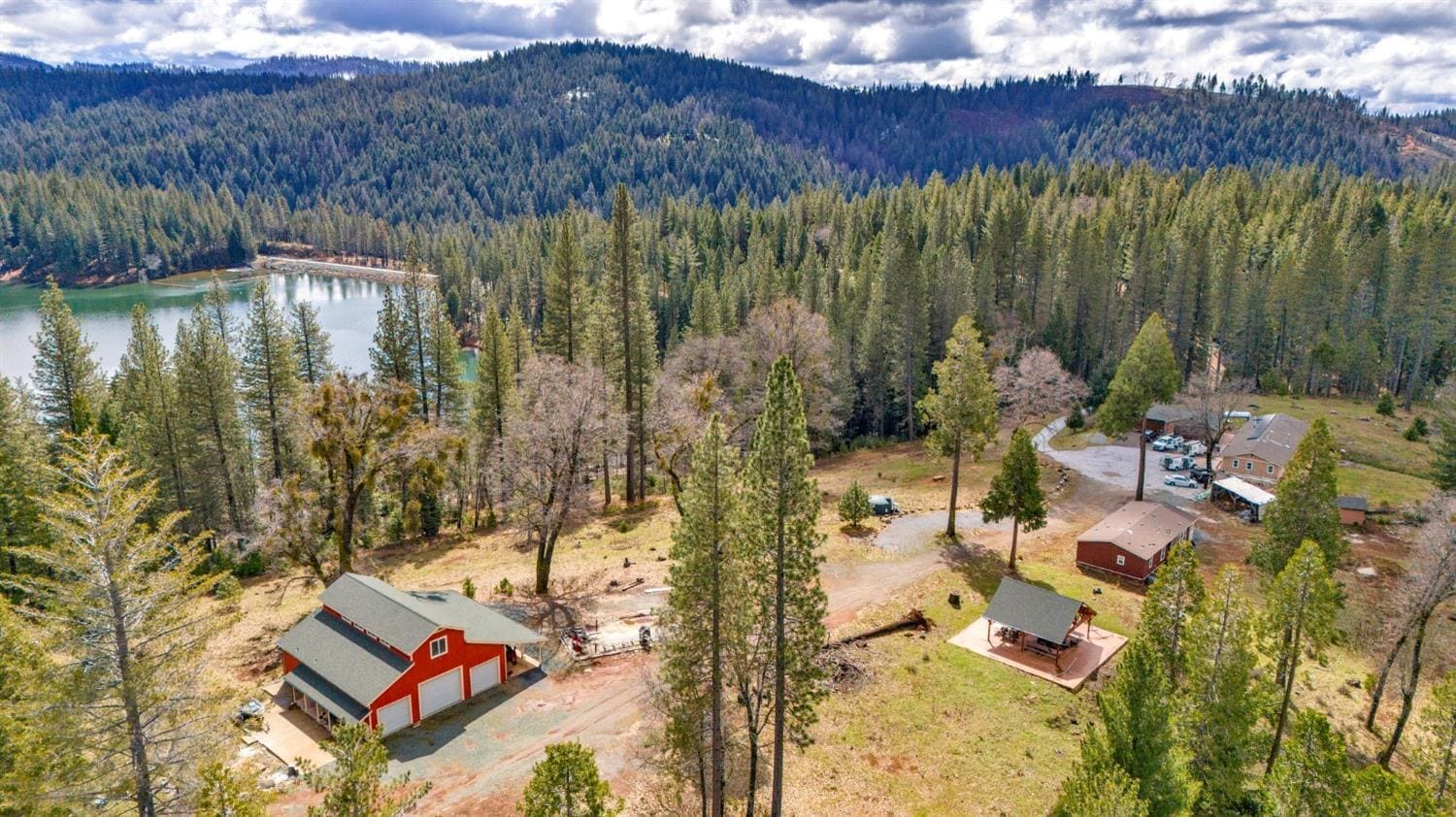 5110 Sly Park Rd, Pollock Pines, CA à vendre Photo principale– Image 1 sur 45