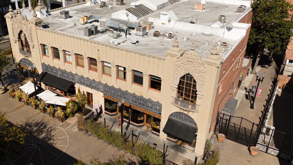 201-215 N Broadway, Santa Ana, CA à vendre - Photo de l’immeuble – Image 2 sur 25