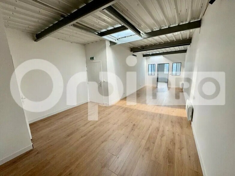 Bureau dans Périgny à louer - Photo de l’immeuble – Image 1 sur 4