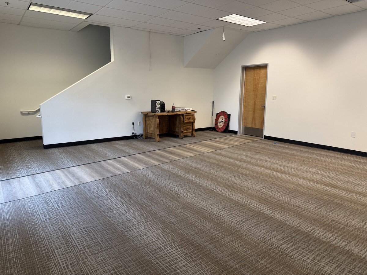 5700-5712 Lonetree Blvd, Rocklin, CA 95765 - Lot 5706 -  - Photo intérieure - Image 1 of 2