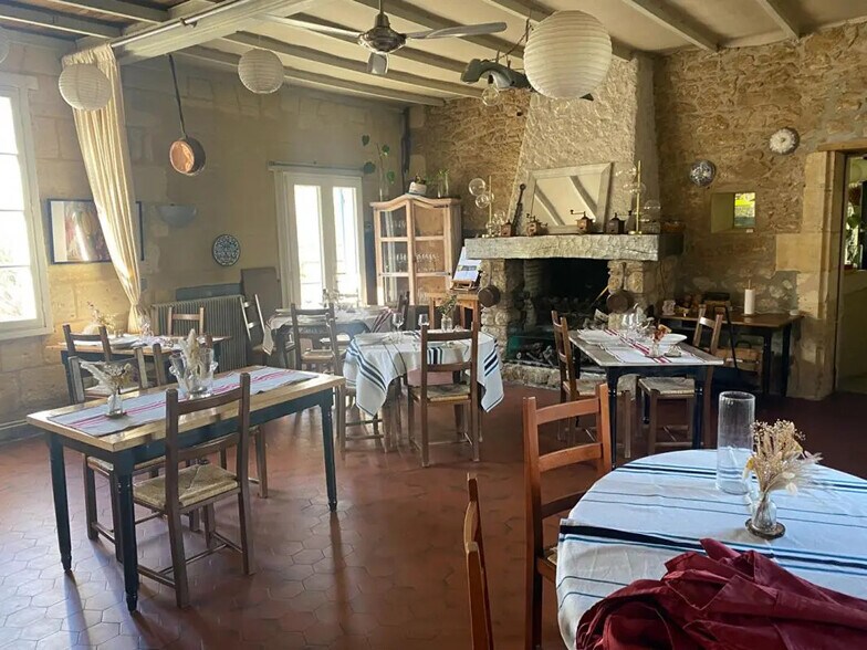 Local d'activités dans Saint-Émilion à vendre - Photo de l’immeuble – Image 2 sur 3