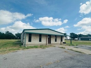 1106 W Kilpatrick St, Cleburne, TX à vendre Photo de l’immeuble– Image 2 sur 23