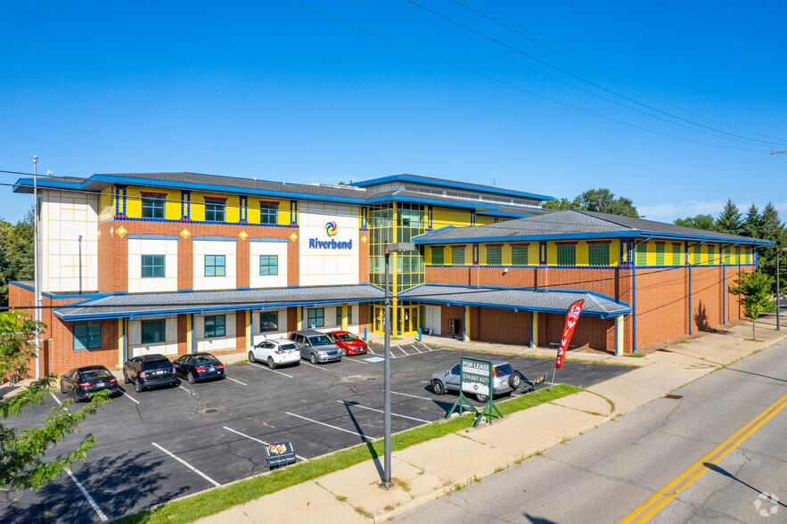 701 N Niles Ave, South Bend, IN à louer - Photo de l’immeuble – Image 1 sur 20