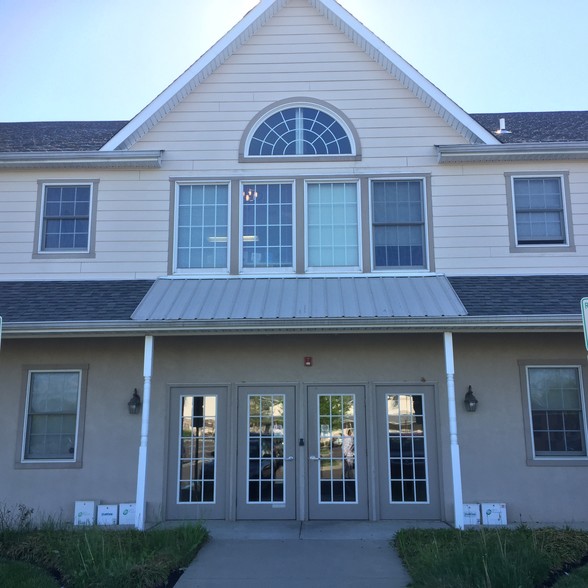 770 Newtown Yardley Rd, Newtown, PA à louer - Photo de l’immeuble – Image 2 sur 55