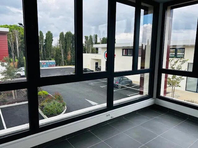 Bureau dans Maillane à louer - Photo de l’immeuble – Image 3 sur 9