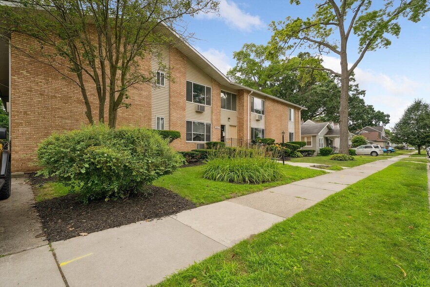 500 E Maplehurst St, Ferndale, MI à vendre - Photo de l’immeuble – Image 3 sur 16