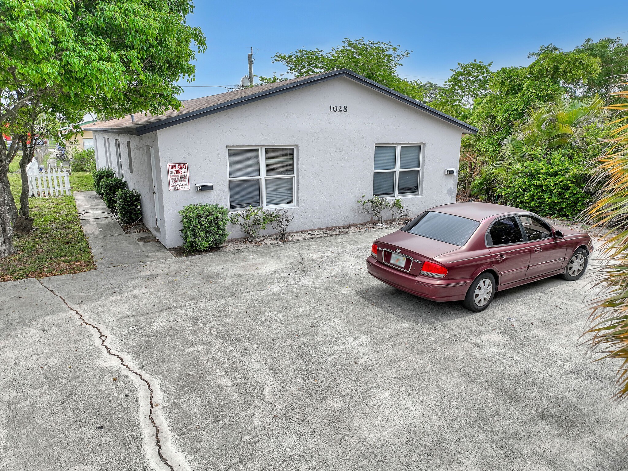 1028 W 8th St, Riviera Beach, FL à vendre Photo principale– Image 1 sur 2
